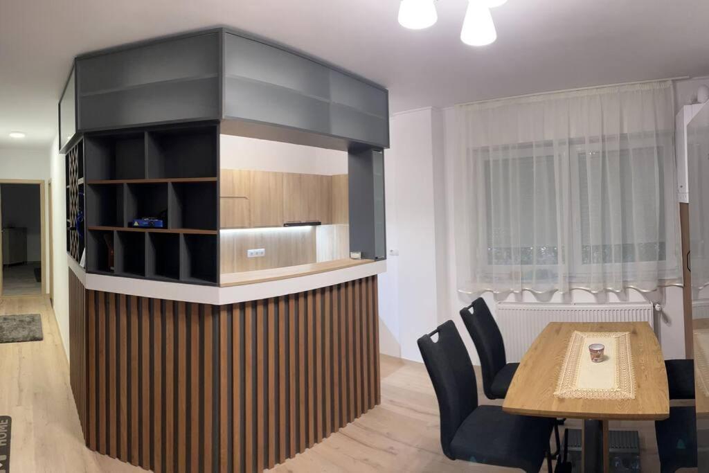 Bingo Apartman Cristuru Secuiesc Exteriör bild