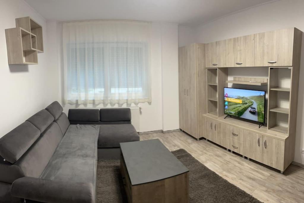 Bingo Apartman Cristuru Secuiesc Exteriör bild