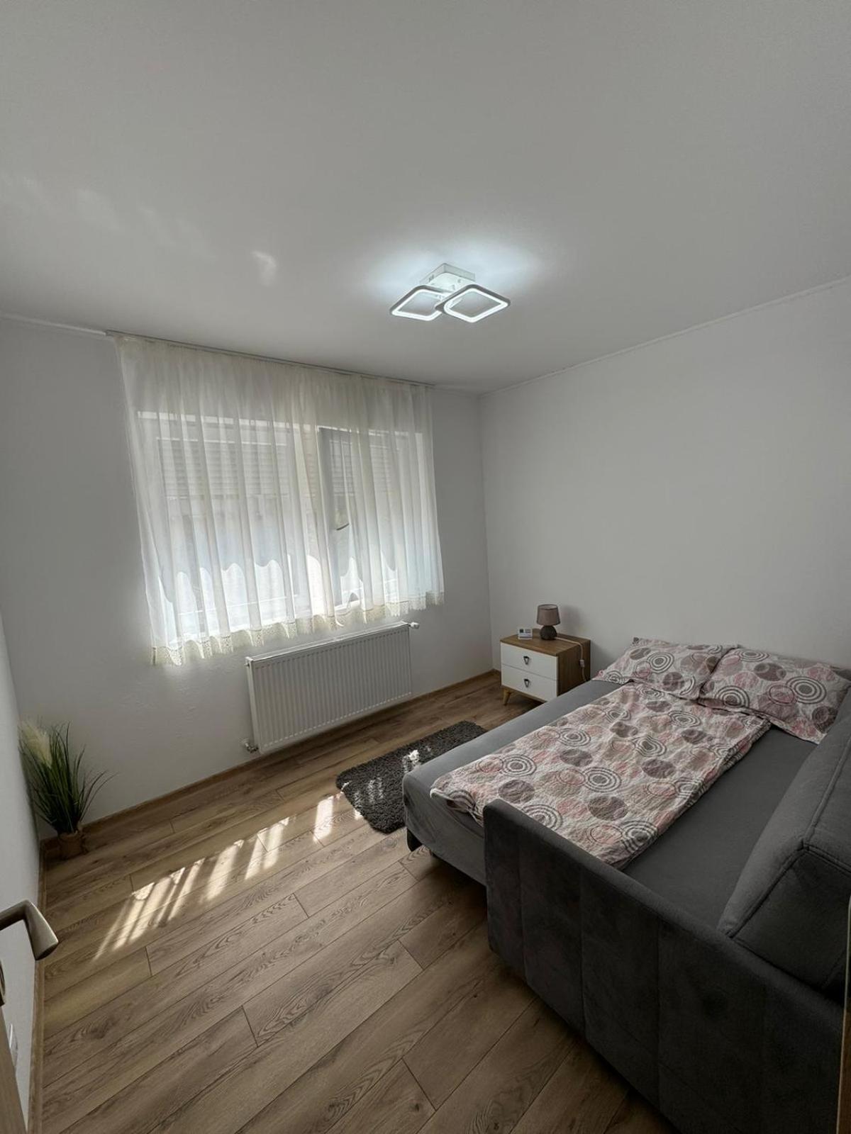 Bingo Apartman Cristuru Secuiesc Exteriör bild