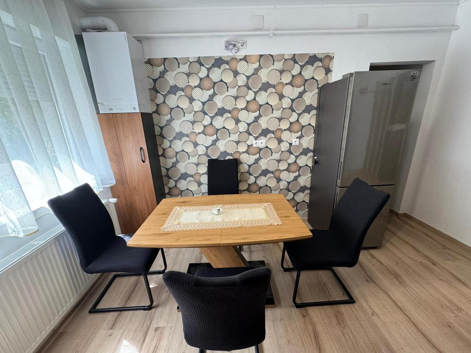 Bingo Apartman Cristuru Secuiesc Exteriör bild